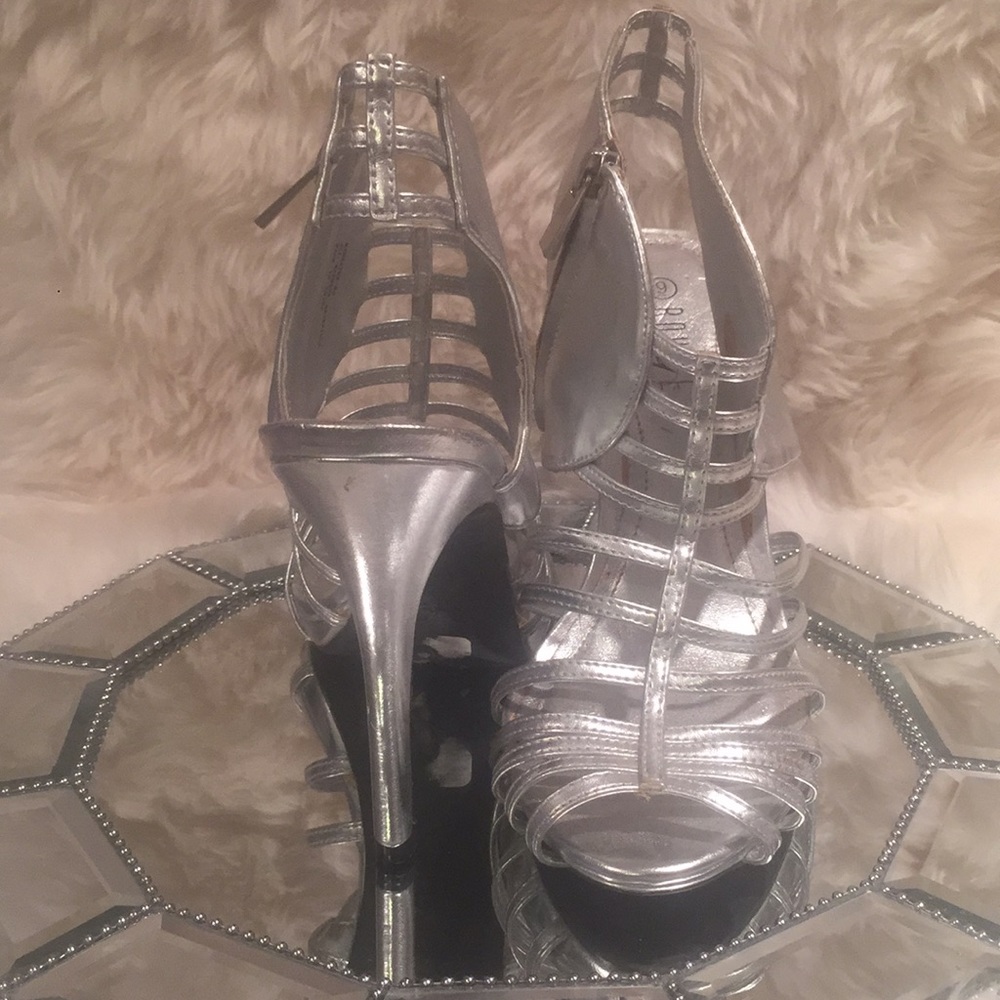 Silver Rouge Heels Size 9 - Picture 3 of 5