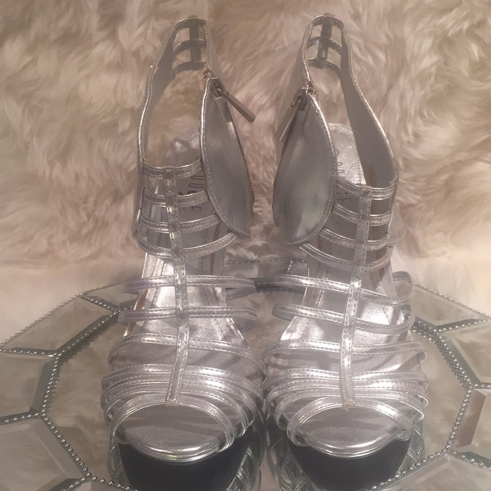 Silver Rouge Heels Size 9 - Picture 2 of 5