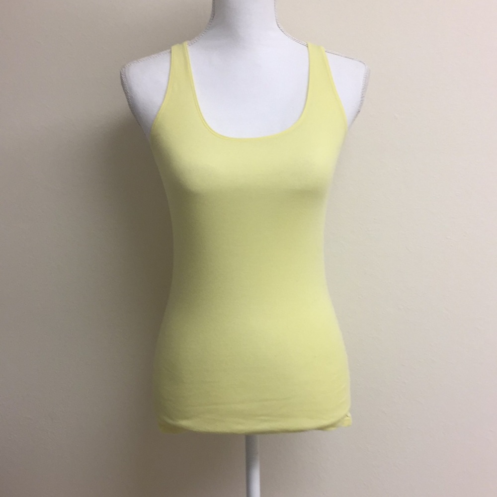 NWOT Uniqlo tank bundle - Picture 4 of 8