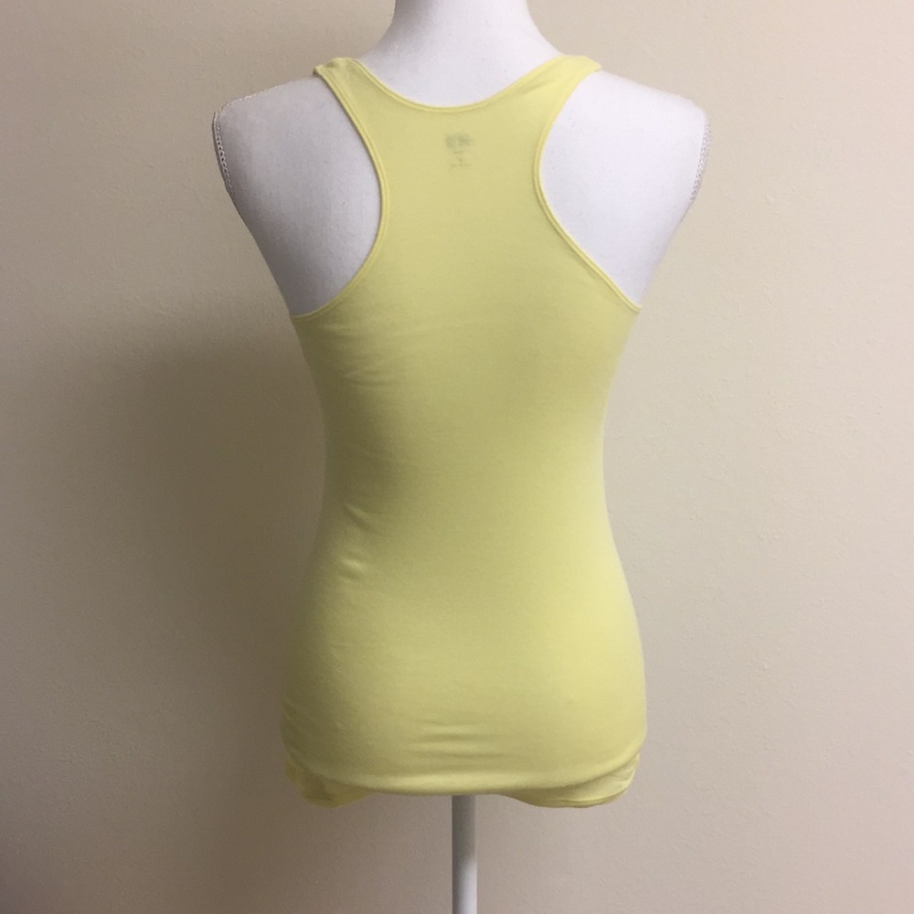 NWOT Uniqlo tank bundle - Picture 5 of 8