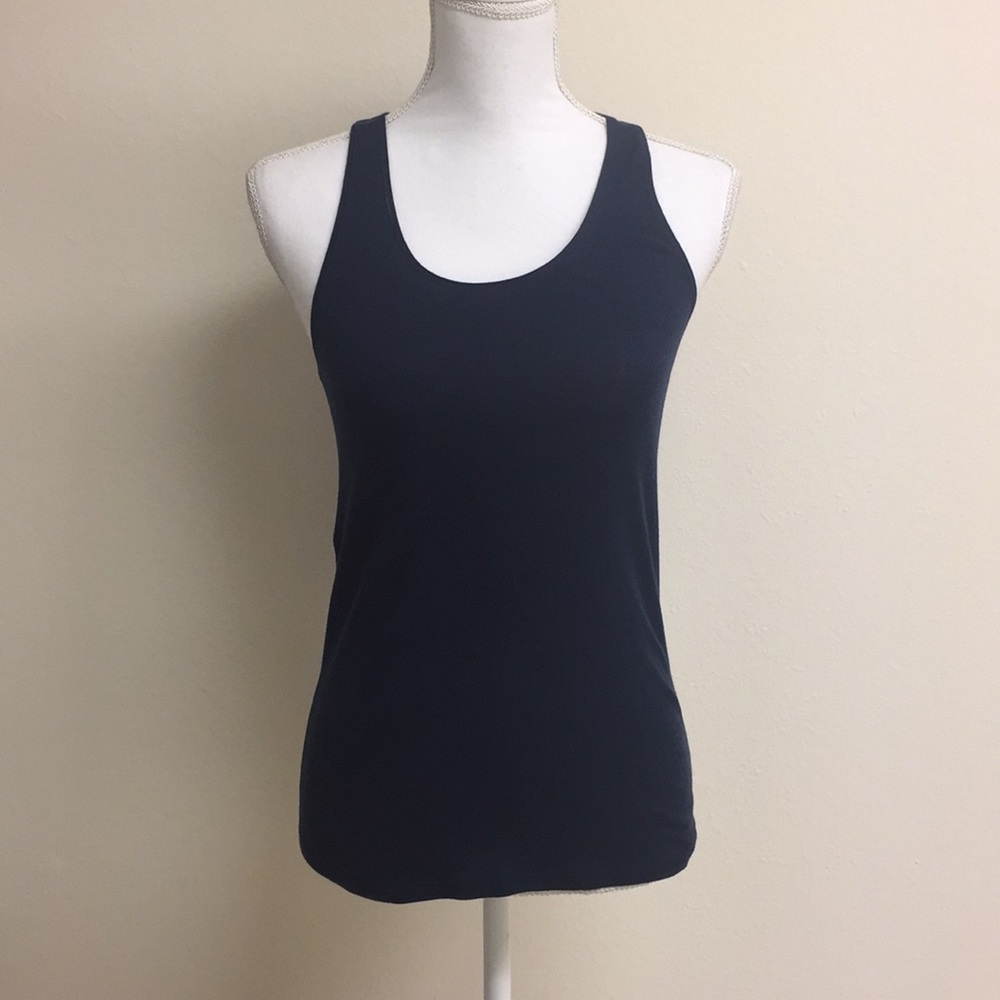 NWOT Uniqlo tank bundle - Picture 6 of 8