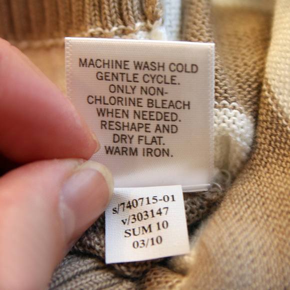 Banana Republic Sweater Size Small - Picture 6 of 7