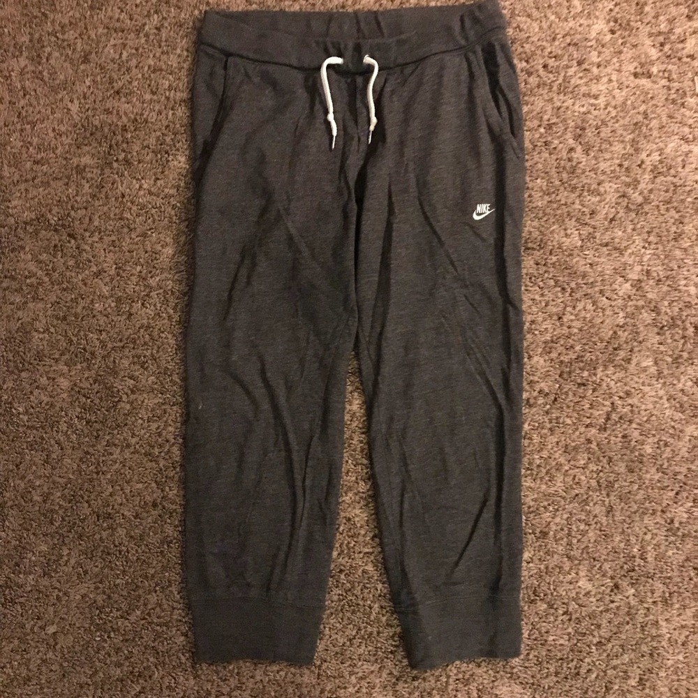 Nike jogger capri’s