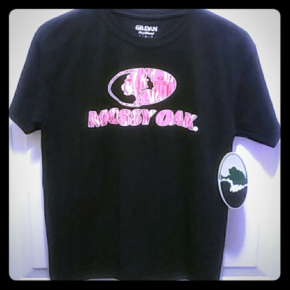 Mossy Oak T-shirt. New with Tags. Junior Large