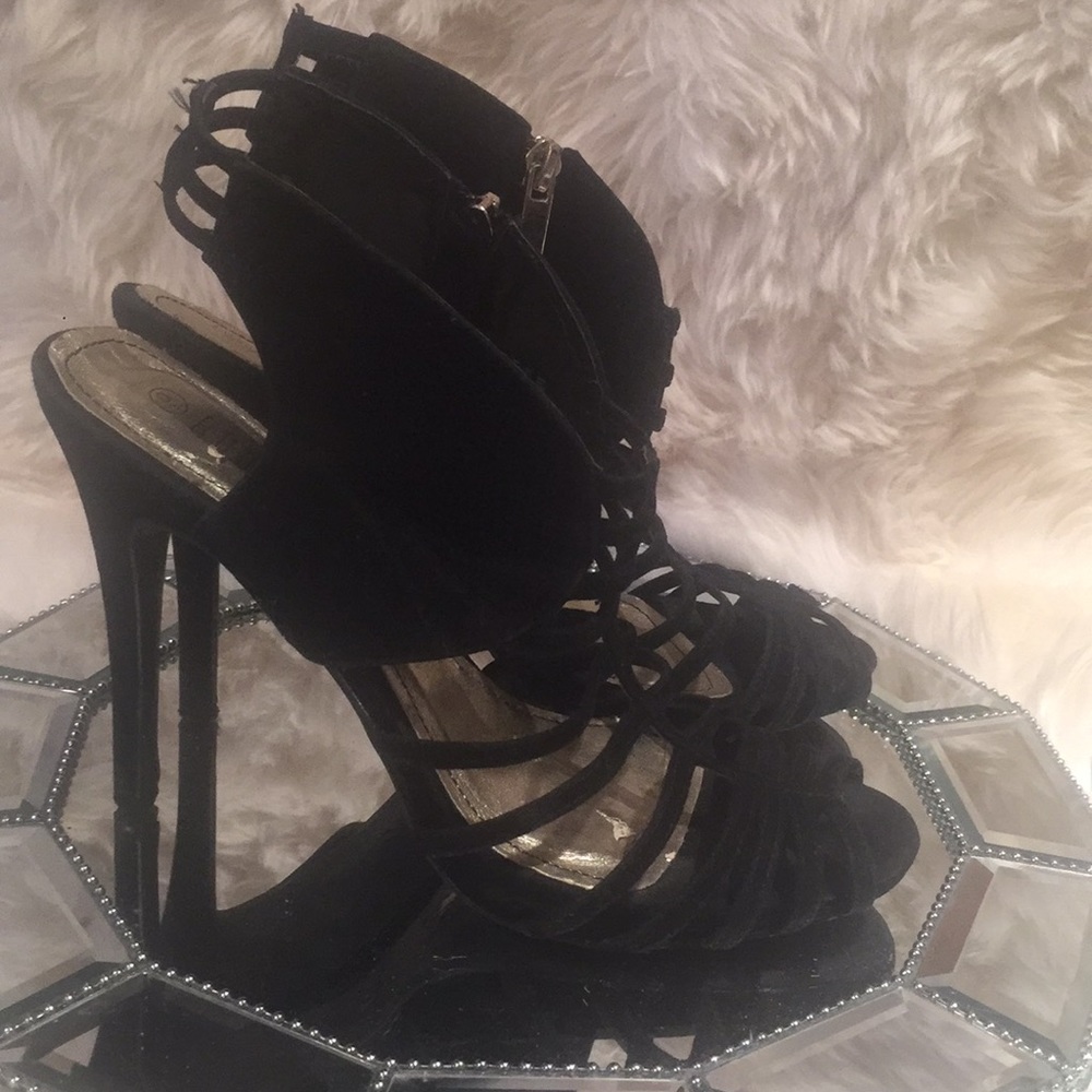 Rouge Helium Black Velvet Heels