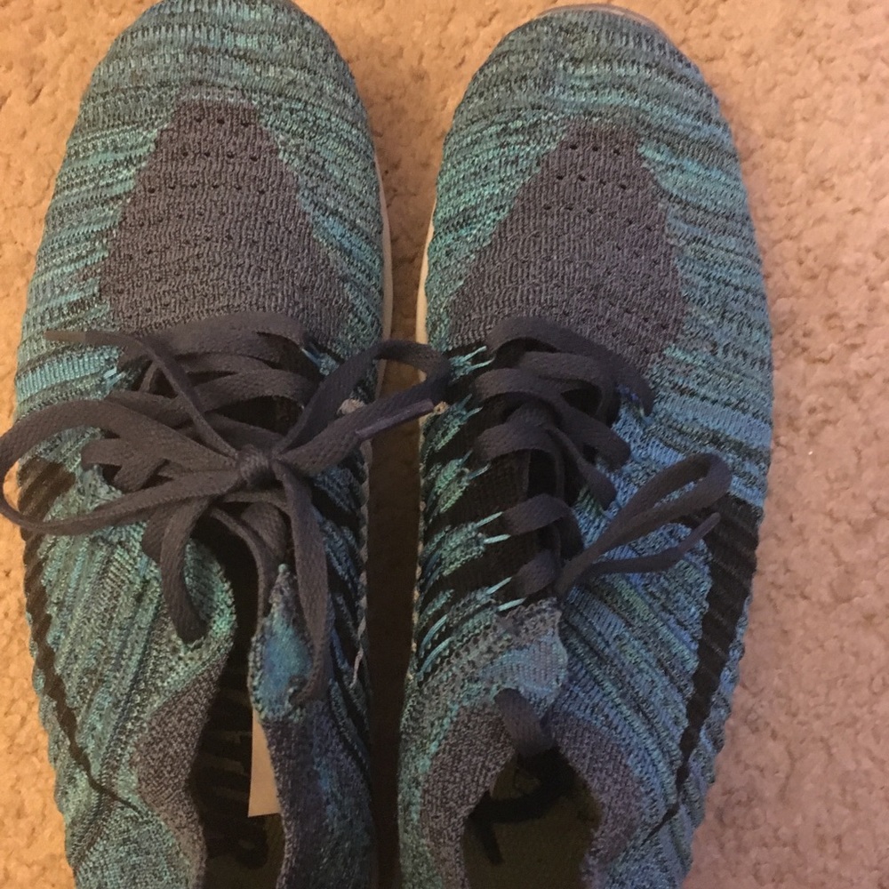 Nike free flyknit sz 9