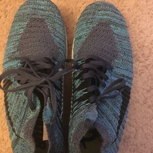 Nike free flyknit sz 9