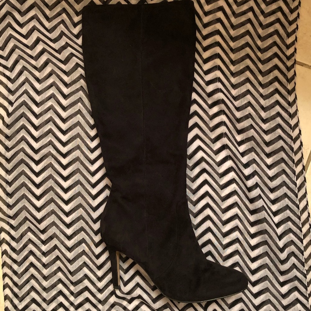 Size 7 Ann Taylor velvet boots