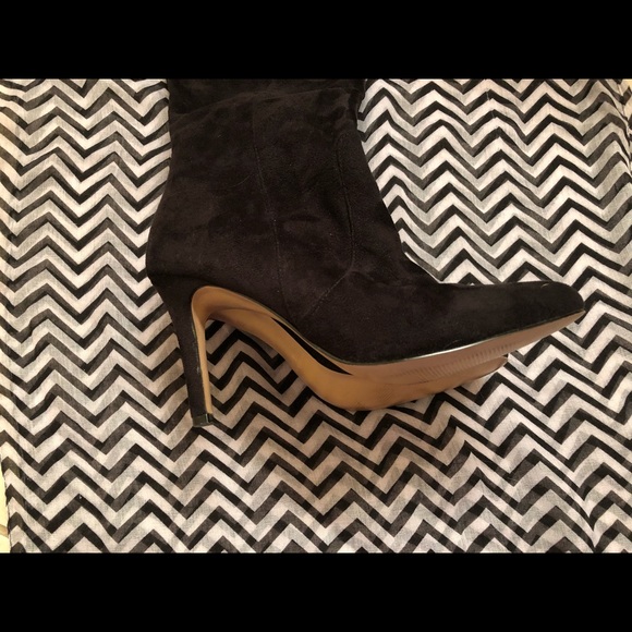 Size 7 Ann Taylor velvet boots - Picture 3 of 5