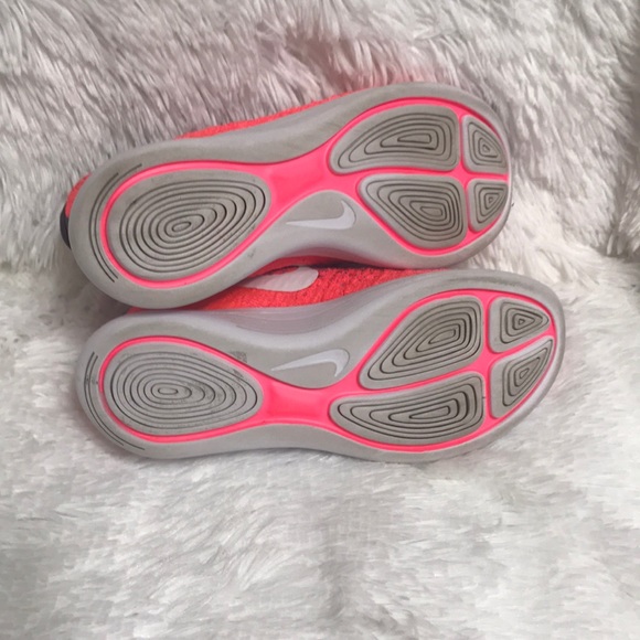 Nike Women's LunarEpic Low Flyknit 2 Running - Picture 6 of 6