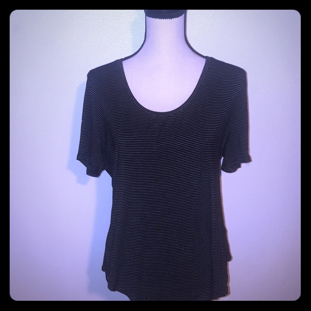 Old Navy black stripe tee size L