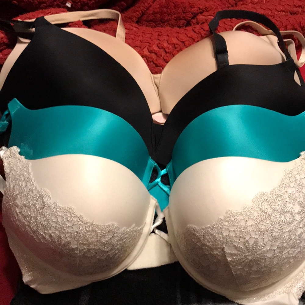 4 victoria Secret bras