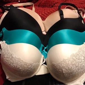 4 victoria Secret bras