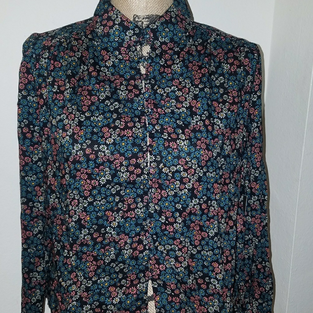 🎊NWT Floral Long Sleeve Button Shirt