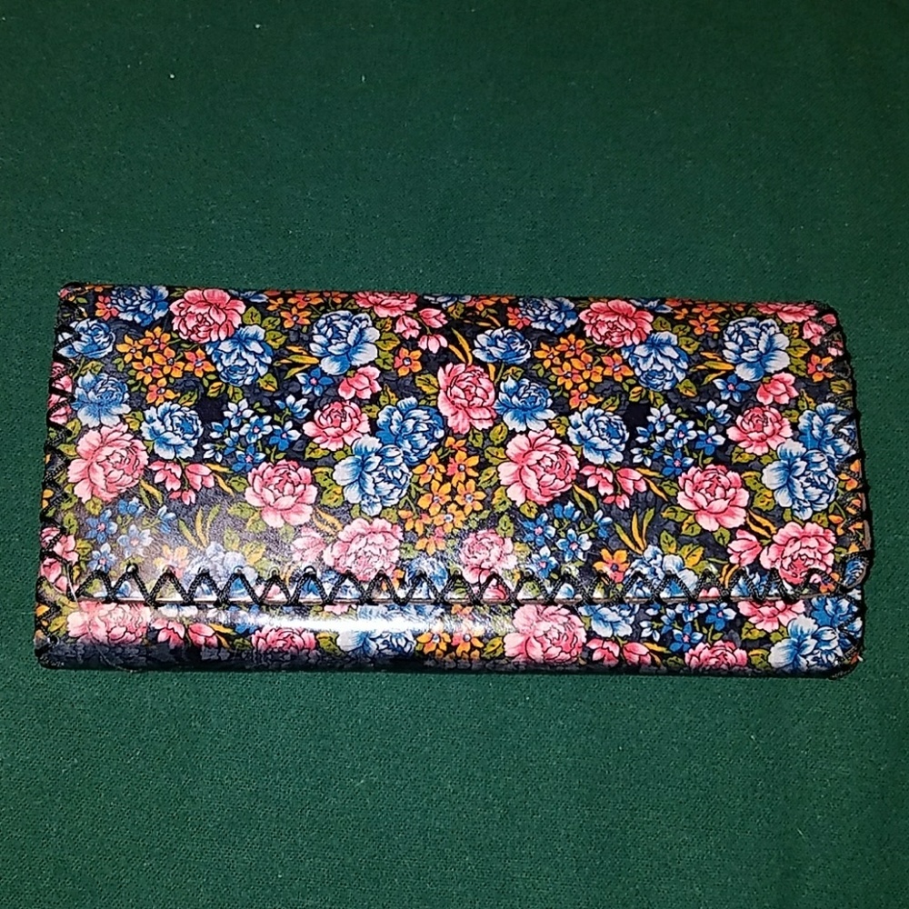 NWT BLACKEN FLORAL WALLET