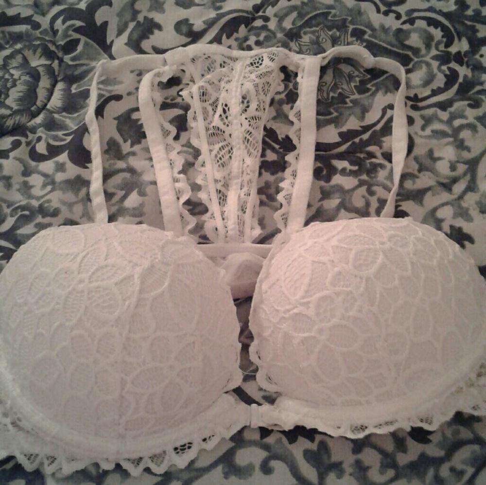 NWOT VS lacy racerback bra with front clasp