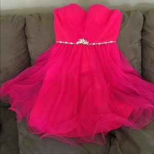 Worn once for a few hours.