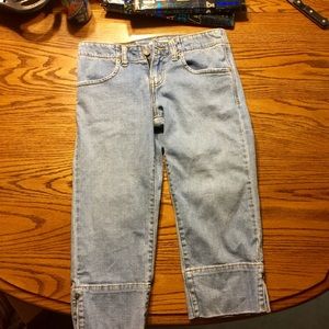 Levi's women's capris jeans.