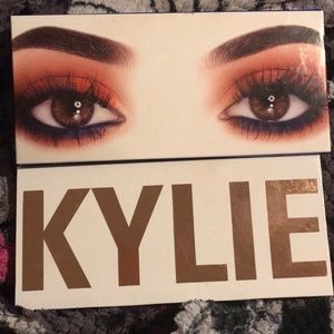 Kylie Cosmetics Royal Peach Palette