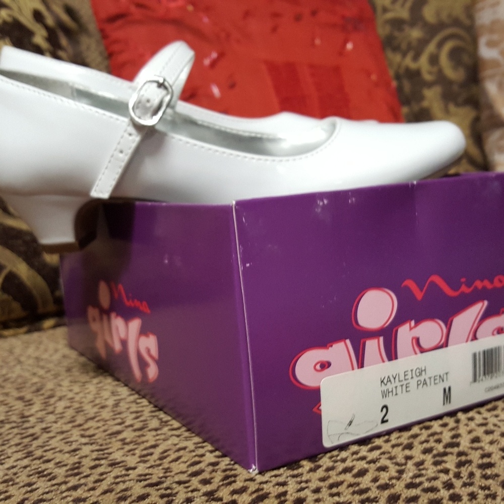 Girls shoes, White, Like New stride right brand