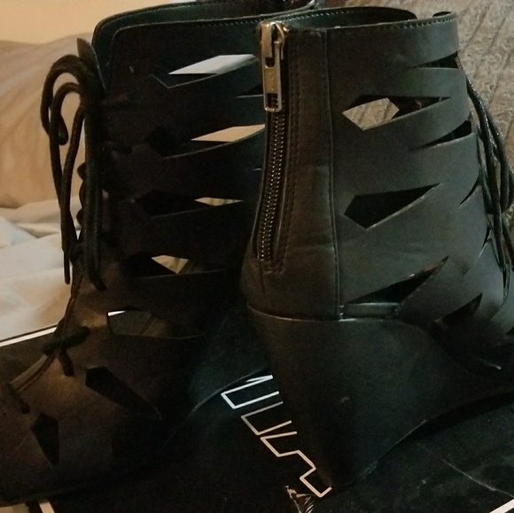 MIA wedges LACE ups zipper too sz 8 - Picture 2 of 3