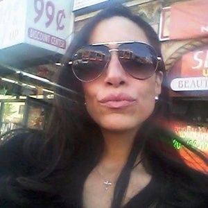 Meet your Posher, Farrah