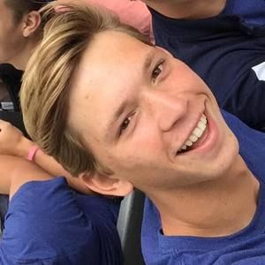 Meet your Posher, Max