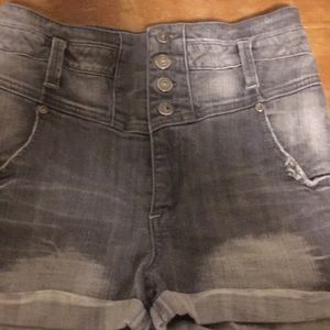 HIGH WAISTED GRAY SHORTS