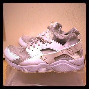 All White Nike Huaraches