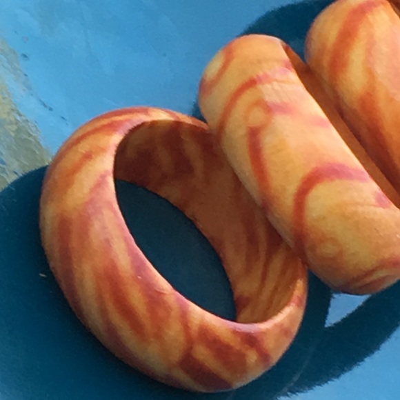 Wavy wooden ring - Picture 4 of 7