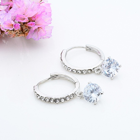 ❤️4 for $20 Sale❤️ CZ Sliver Hoop Earrings - Picture 4 of 4