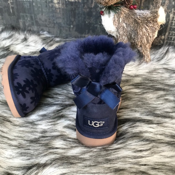 ✨Girl’s UGG Bailey Bow Mini Navy ✨ - Picture 4 of 8