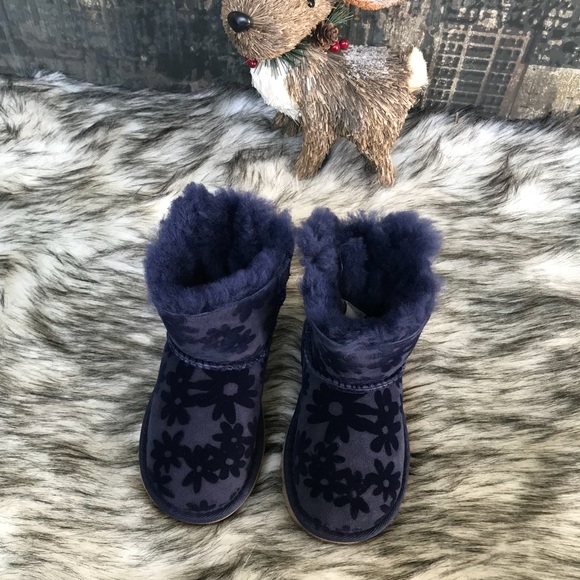 ✨Girl’s UGG Bailey Bow Mini Navy ✨ - Picture 6 of 8