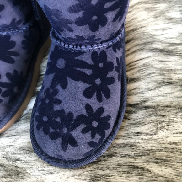 ✨Girl’s UGG Bailey Bow Mini Navy ✨ - Picture 7 of 8