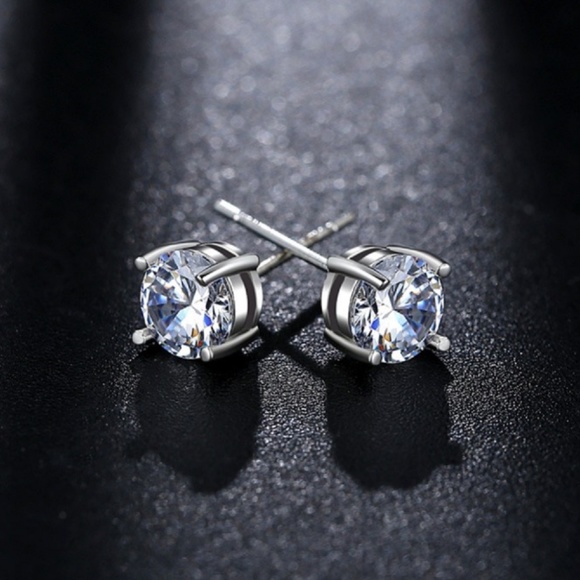 ❤️ CZ Stud Earrings sawasaki gem❤️ - Picture 4 of 4