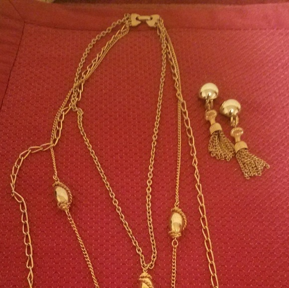 VTG Goldtone Tassel Set - Picture 3 of 4