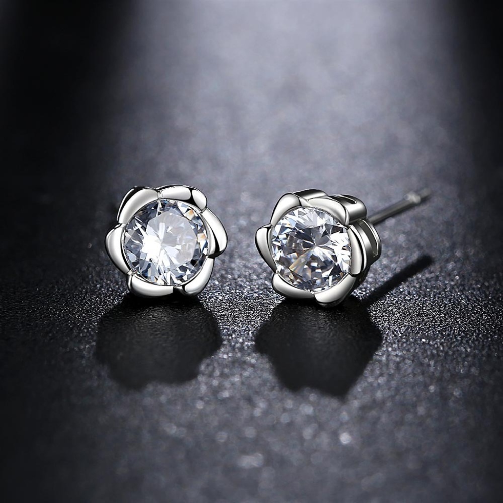 ❤️4 for $20 Sale❤️ Flower Stud Earrings❤️❤️ - Picture 2 of 3