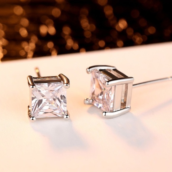 ❤️❤️Sterling Sliver Square CZ Earrings❤️❤️ - Picture 2 of 4