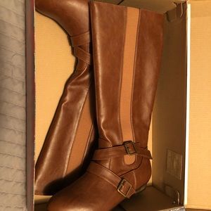 Women’s boots size 7