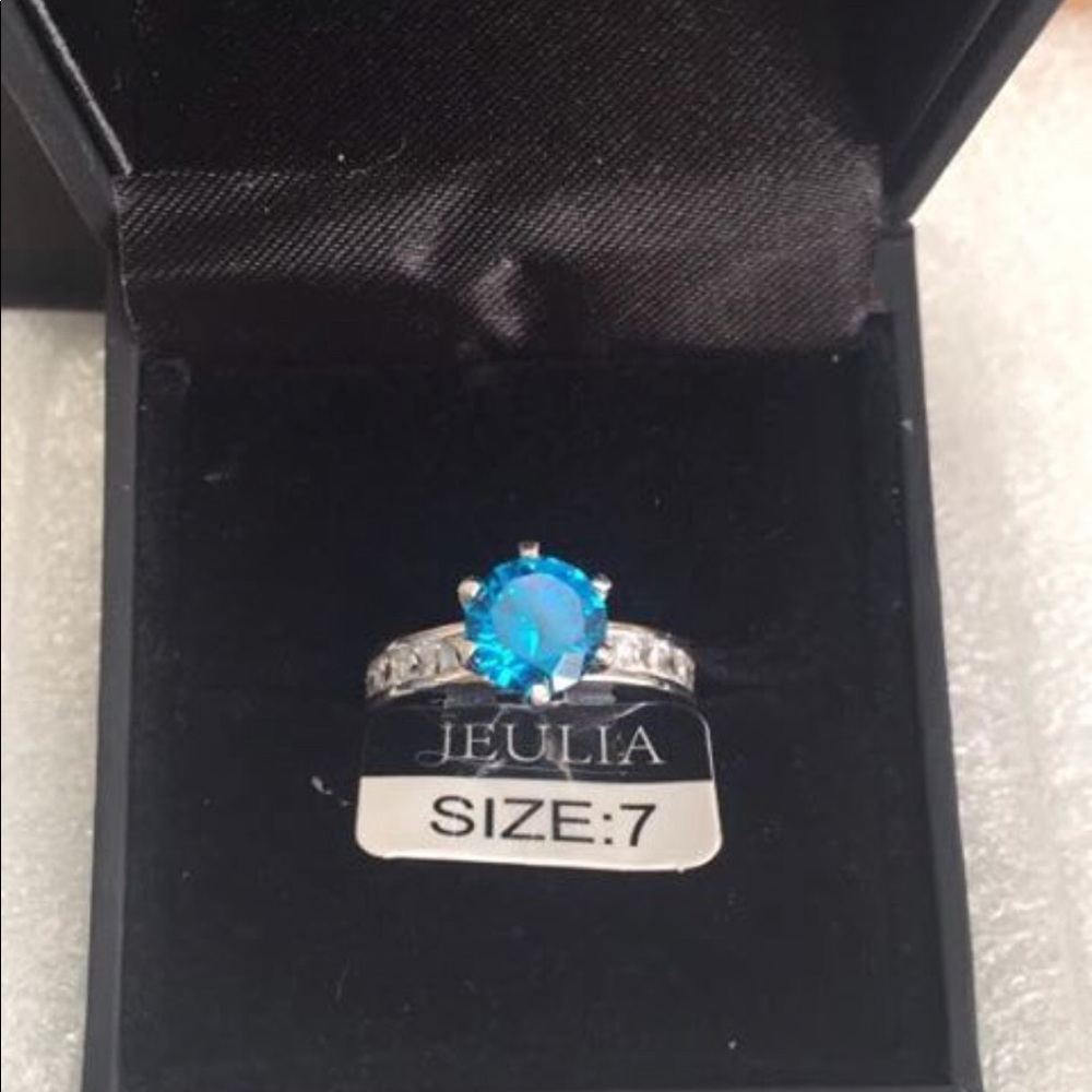 Jeulia ring