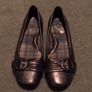 Gold flats. Ballet flats. Gold shoes.