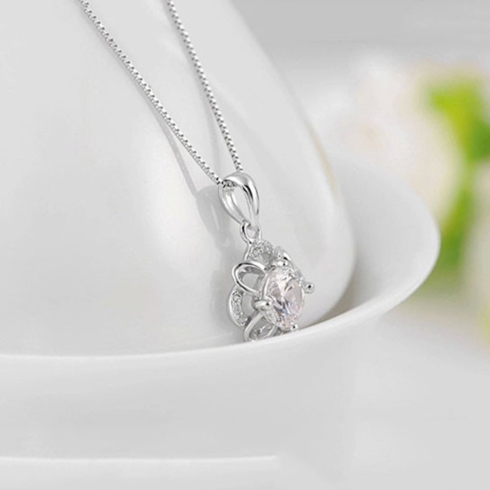 ❤️4 for $20 Sale❤️ CZ Flowe Sliver Necklace❤️❤️ - Picture 4 of 4