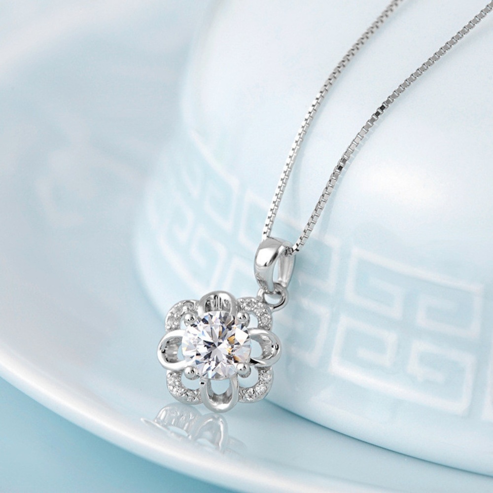 ❤️4 for $20 Sale❤️ CZ Flowe Sliver Necklace❤️❤️ - Picture 3 of 4