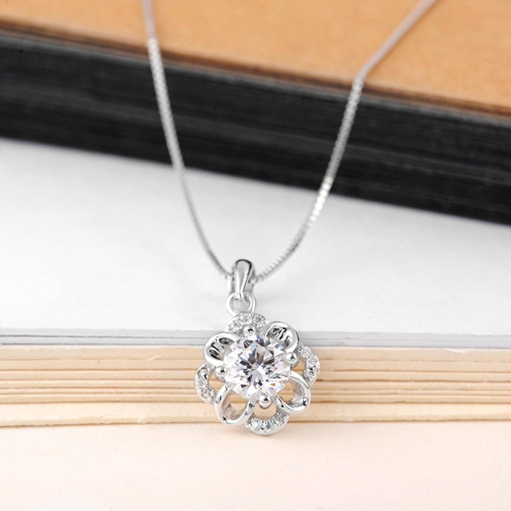 ❤️4 for $20 Sale❤️ CZ Flowe Sliver Necklace❤️❤️ - Picture 2 of 4