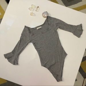 Abercrombie & Fitch BELL SLEEVE BODYSUIT