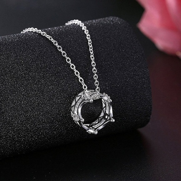 ❤️4 for $20 Sale❤️ Sliver Crown Necklace❤️❤️ - Picture 4 of 4