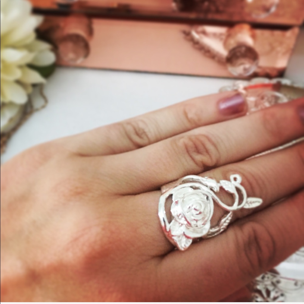 silver ring with rose. New!