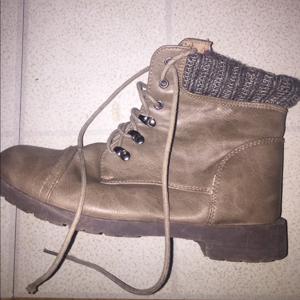 Combat boots