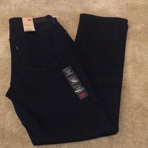 Levi’s Demi Curve