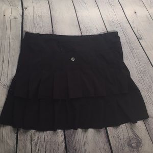 Lululemon pace setter skirt. EUC. Sz 6.